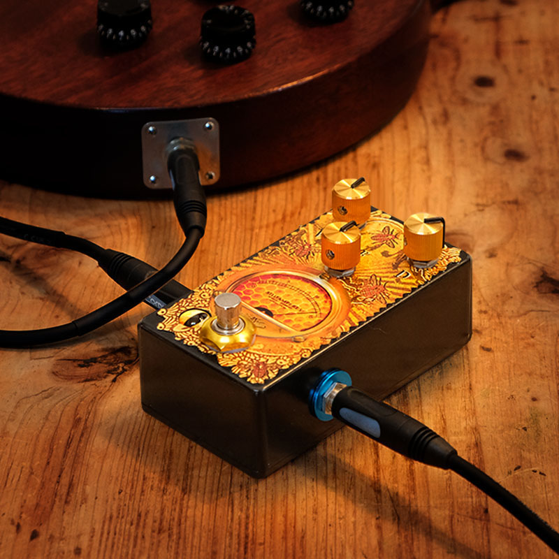 Honey Cat handmade analog guitar pedal